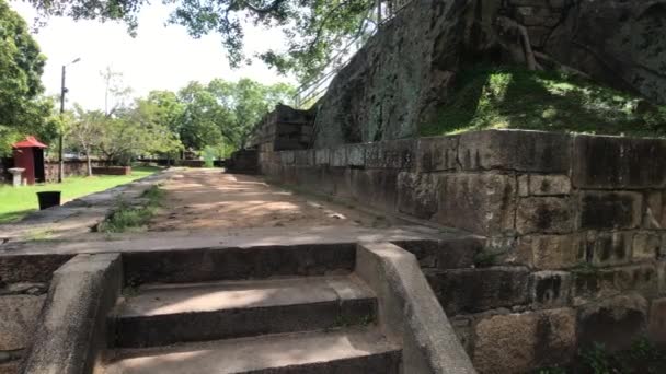 Anuradhapura, Sri Lanka, vista de las escaleras del Parque — Vídeo de stock