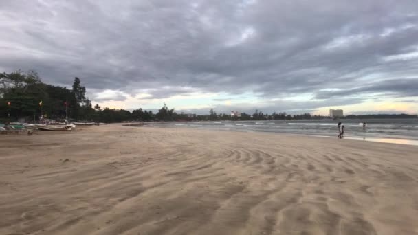 Weligama, Sri Lanka, de schoonheid van de stomp voor de storm — Stockvideo