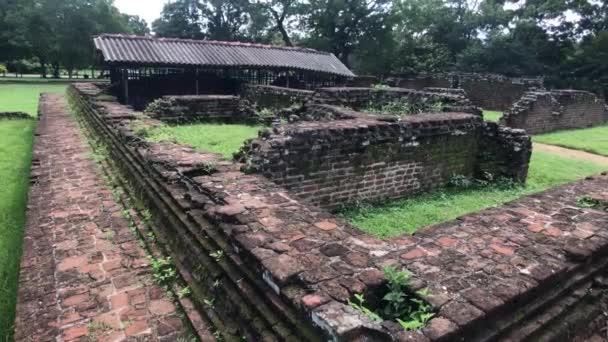 Anuradhapura, Sri Lanka, restos de las murallas del palacio real — Vídeo de stock