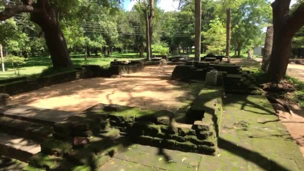 Anuradhapura, Sri Lanka, rester av gröna stenar — Stockvideo