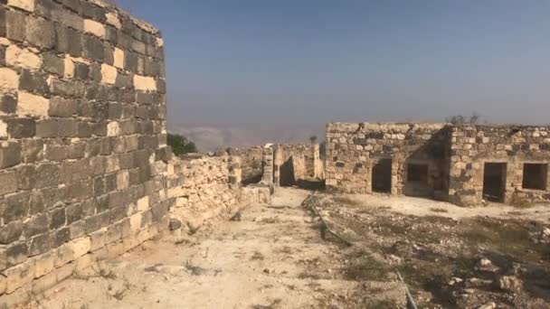Umm Qais, Jordan - walls of the old fortress part 2 — Stock Video