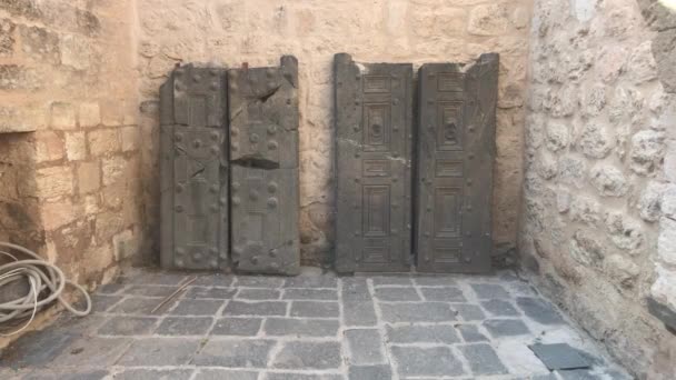 Umm Qais, Jordánsko - expozice s artefakty z minulé části 6 — Stock video