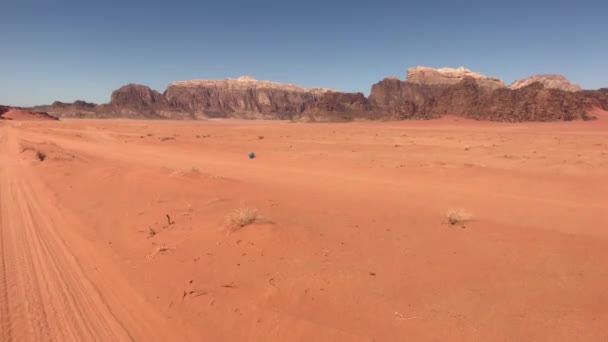 Wadi Rum, Jordan - desert safari against the backdrop of beautiful mountains part 18 — Stockvideo