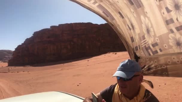 Wadi Rum, Jordan - October 17, 2019: Tourists move in an SUV through the desert part 2 — ストック動画