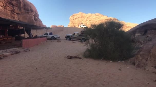 Wadi Rum, Jordan - October 17, 2019: tourists explore the mysteries of the red desert part 3 — Stockvideo