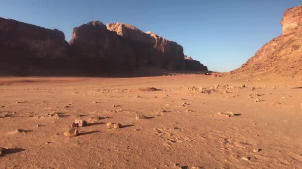 Wadi Rum, Jordan - whimsical cliffs created by time in the desert part 15 — Stockvideo