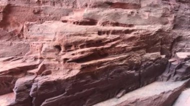 Wadi Rum, Jordan - Pembe kayalıklar ve 12. çölde kırmızı kum.