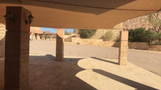 Wadi Rum, Jordan - October 17, 2019: Tourists on holiday after gruelling desert safari part 13 — ストック動画