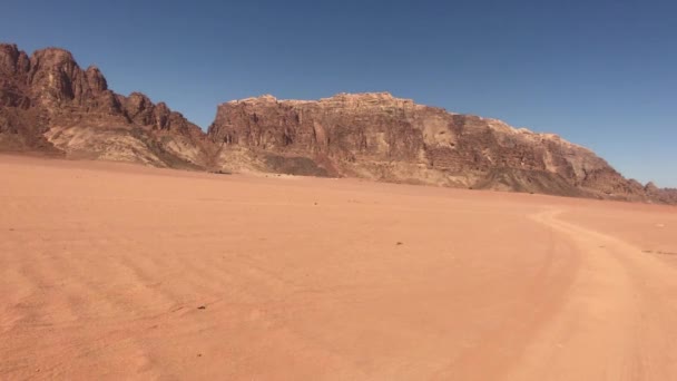 Wadi Rum, Jordania - desierto de arena roja vista fantástica parte 13 — Vídeos de Stock