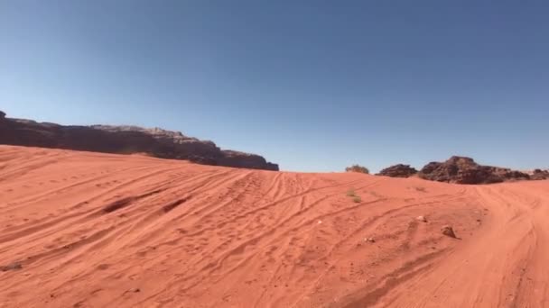 Wadi Rum, Jordânia - deserto de areia vermelha vista fantástica parte 11 — Vídeo de Stock