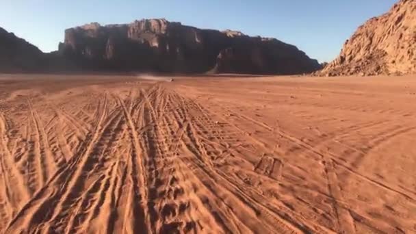 Wadi Rum, Jordan - desert safari against the backdrop of beautiful mountains part 4 — Stok video