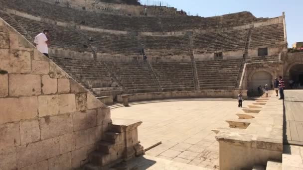 Amman, Jordan - October 20, 2019: Roman Amphitheater tourists walk through the ruins part 12 — ストック動画
