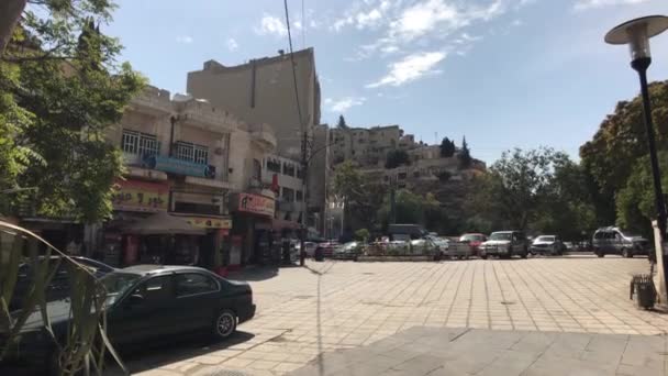 Amman, Yordania - parkir di dekat museum kuno — Stok Video