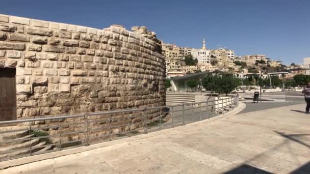 Amman, Jordan - October 20, 2019: Roman Amphitheater tourists walk through the ruins part 18 — ストック動画