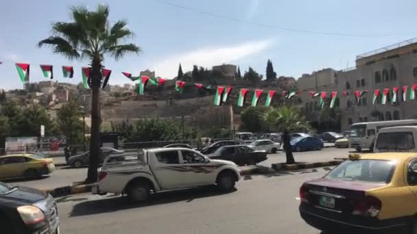 Amman, Jordan - traffic near the city park — Stockvideo