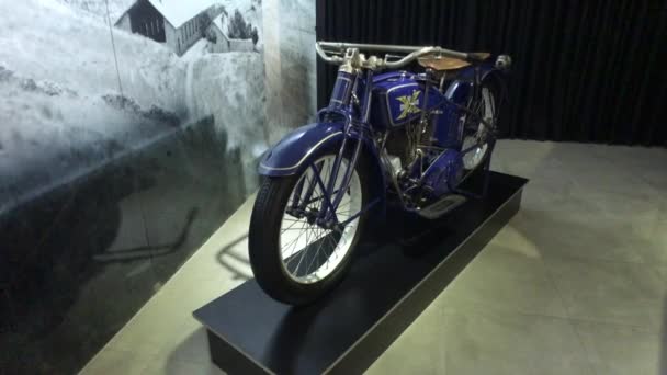 Amman, Jordan - October 20, 2019: Royal Automobile museum vintage motorcycle from the family collection part 1 — Stok video