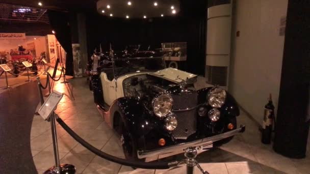 Амман, Иордания - 20 октября 2019 года: Королевский автомобильный музей Familys favorite cars part 19 — стоковое видео