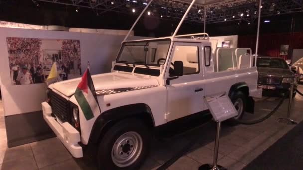 Ammán, Jordania - 20 de octubre de 2019: Museo del Automóvil Real Familias coches favoritos parte 13 — Vídeo de stock