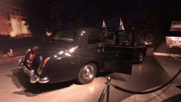 Амман, Иордания - 20 октября 2019 года: Королевский автомобильный музей Familys favorite cars part 9 — стоковое видео