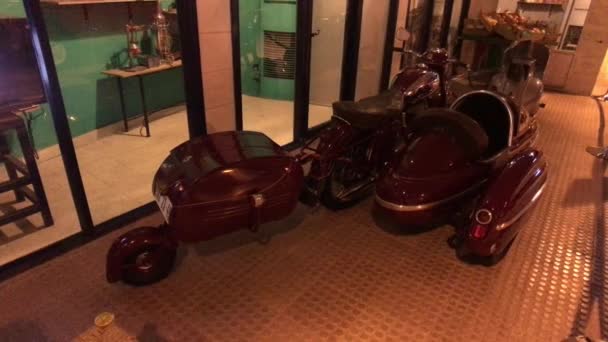 Amã, Jordânia - 20 de outubro de 2019: Royal Automobile museum vintage motorcycle from the family collection part 20 — Vídeo de Stock