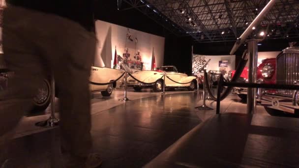 Amman, Jordan - October 20, 2019: Royal Automobile museum tourists inspect the exhibits part 1 — Stok video