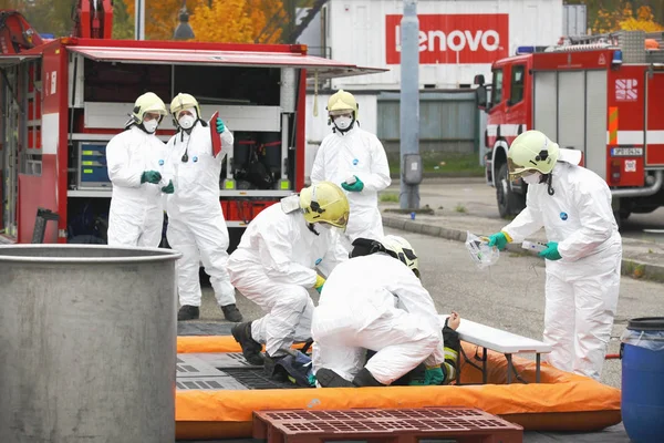 Tsjechische Republiek, Plzen, 30 September 2015:Firefighters opleiding — Stockfoto