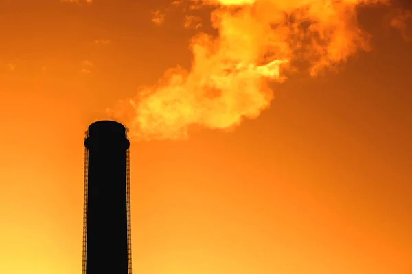 Industriële rook van schoorsteen — Stockfoto