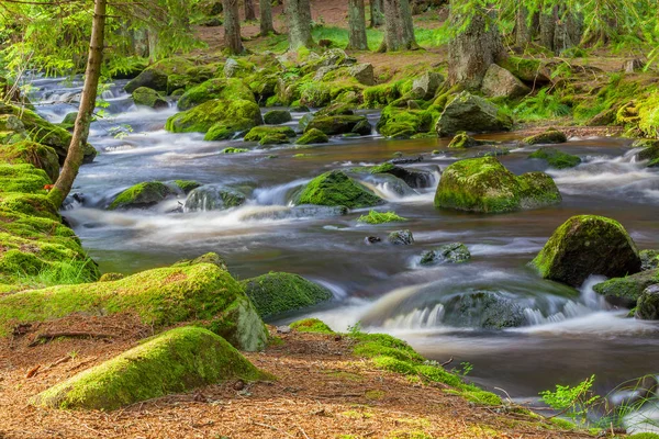 Waterval in het nationaal park sumava-Tsjechië — Stockfoto