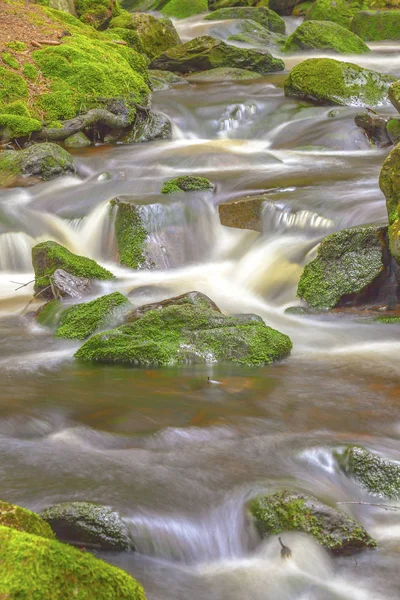 Wasserfall im Nationalpark Böhmerwald-Tschechische Republik — Stockfoto