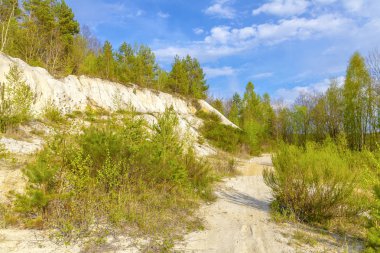  Terk edilmiş bir madende - araştırma sonra bozuk manzara