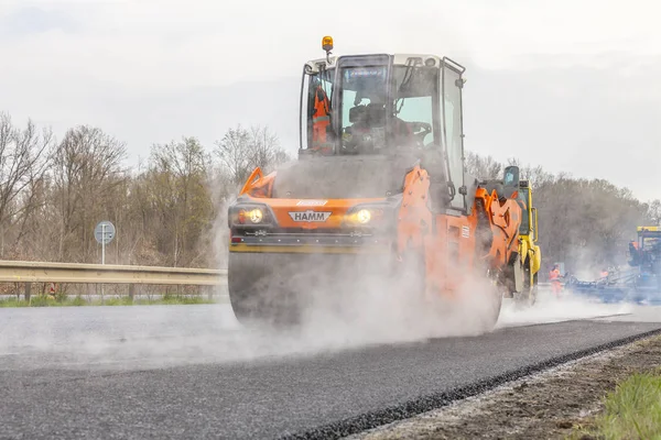 CZECH REPUBLIC, PLZEN, 7 MAY, 2016: Asphalt spreading machine and vibration roller at pavement road works . — стоковое фото