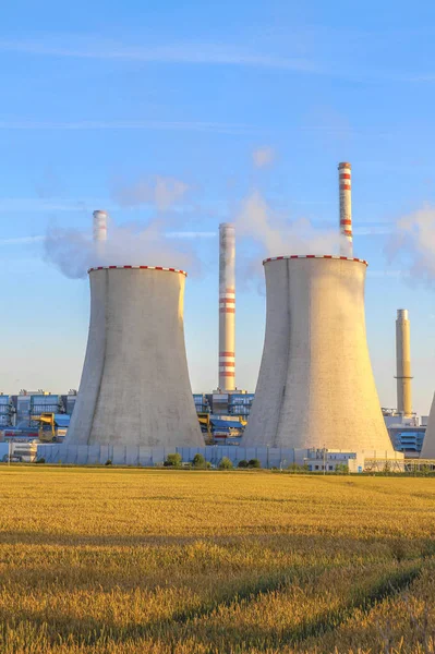 Centrale Termica Con Campo Grano — Foto Stock