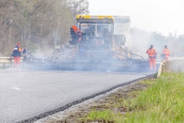 Çek Cumhuriyeti, Plzen, 10 Nisan, 2016:Road inşaat işçileri, yol.