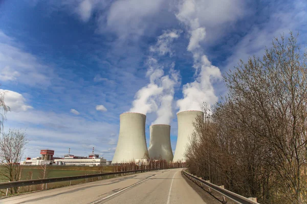 チェコ共和国の原子力発電所 テメリン — ストック写真