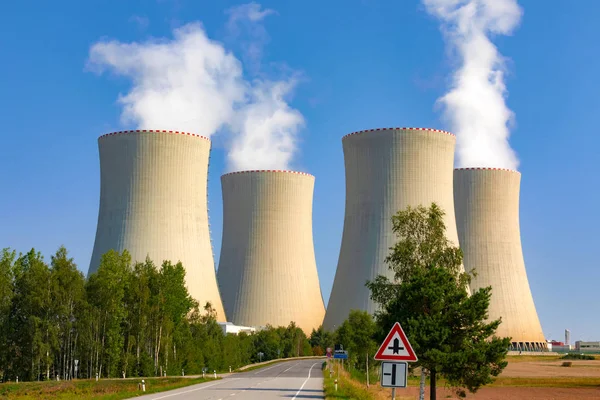 Centrale Nucleare Nella Repubblica Ceca Cielo Blu — Foto Stock