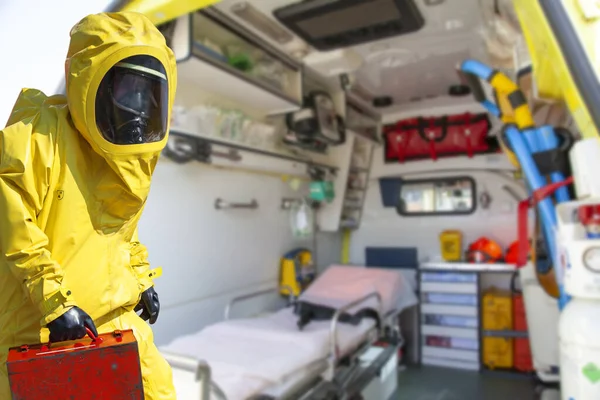 Ασθενοφόρο Και Εξοπλισμός Θέα Από Εσωτερικό Και Άνθρωπος Κίτρινο Προστατευτικό — Φωτογραφία Αρχείου