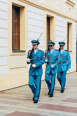 Prag Kalesi, Muhafız değişim