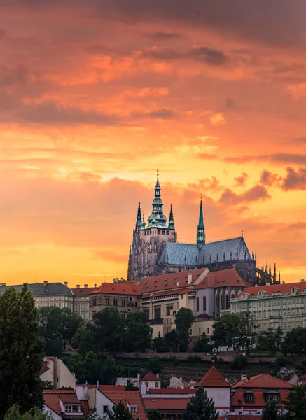 Το κάστρο της Πράγας στο ηλιοβασίλεμα — Φωτογραφία Αρχείου