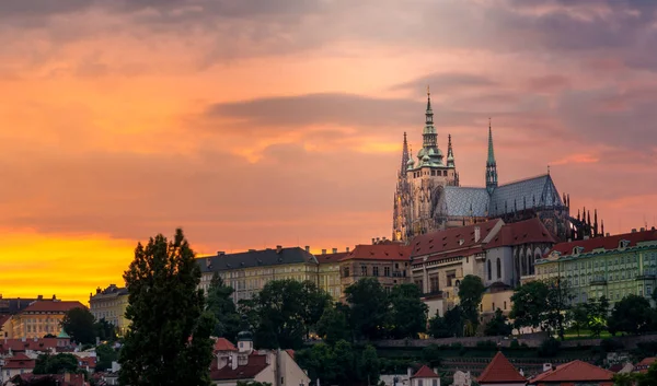 Το κάστρο της Πράγας στο ηλιοβασίλεμα — Φωτογραφία Αρχείου