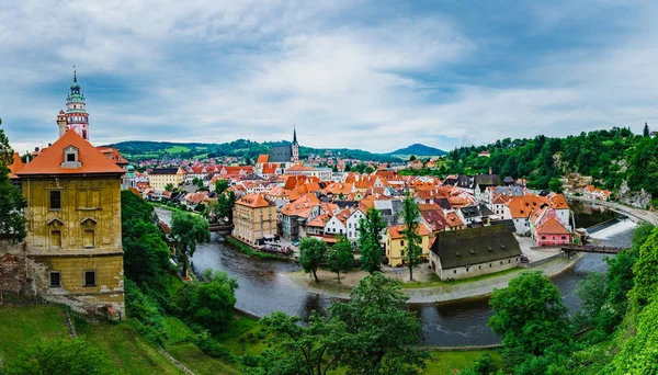 Panorama Vista de uma pequena cidade em Cesky Kromlov, República Checa — Fotografia de Stock