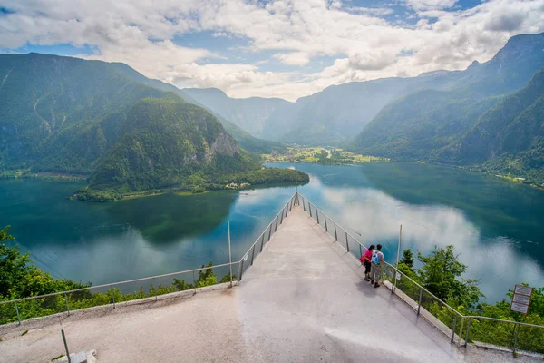 Hallstatt Gölü'nden Hallstat Salzwelten tuz madenleri bakış