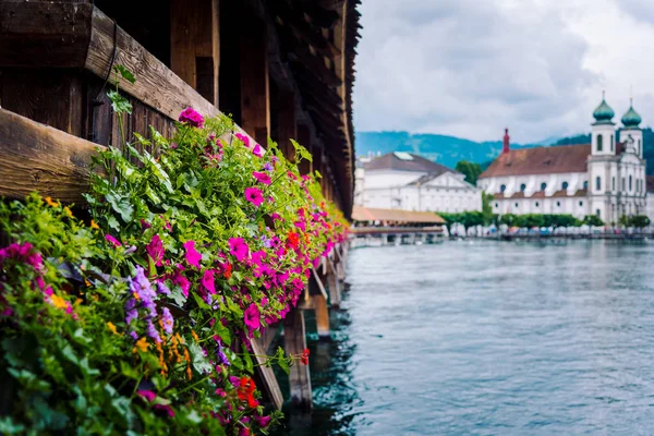 Eski kule ve köprüden Lucerne, seçili odak