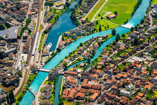 Güzel Interlaken Vadisi ve Thunersee Nehri