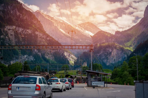 Row of cars to get in the car trains — Stock Photo, Image