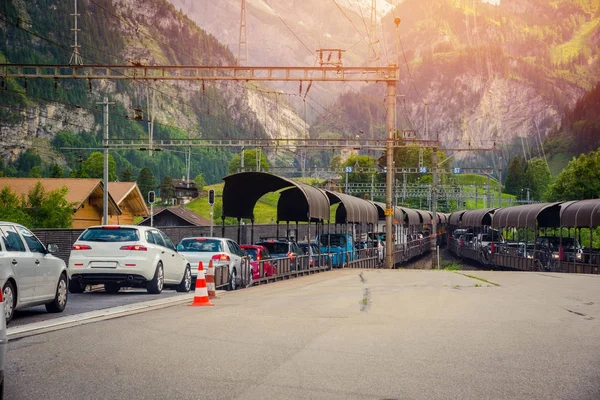 Row of cars to get in the car trains — Stock Photo, Image