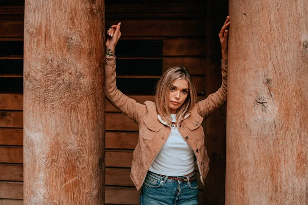 Portrait Charming Young Woman with Blonde Hair, Street Style — Stock Photo, Image