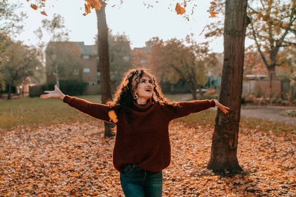 Portrait of Young Brunette Girl with Curly Hair — Stock Photo, Image