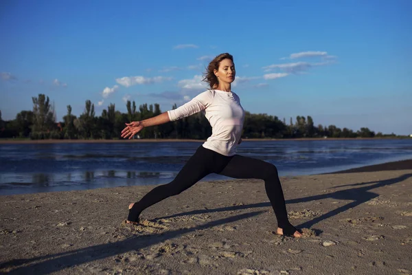 Serenity and yoga practicing at sunset, meditation — Stock Photo, Image