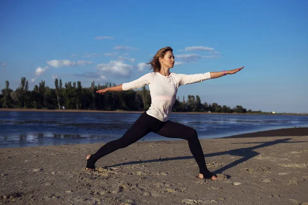 Serenity and yoga practicing at sunset, meditation — Stock Photo, Image