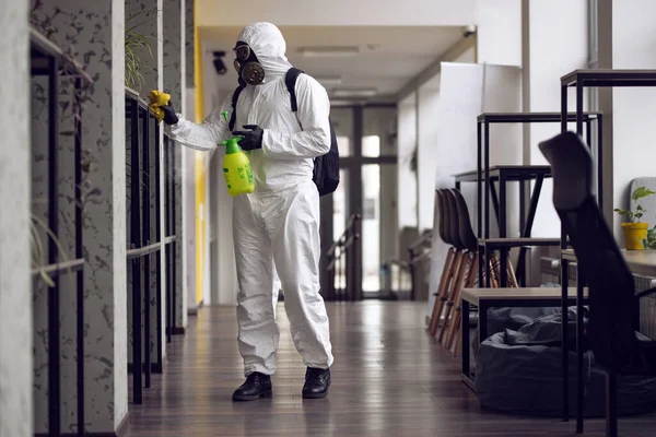 Limpeza Desinfecção Complexo Cidade Meio Epidemia Coronavírus Equipes Profissionais Para — Fotografia de Stock